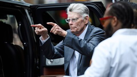 Stephen King ankommer premieren på «The Life of Chuck», den ene av årets tre filmer og to tv-serier basert på bøkene hans.