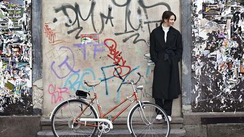 Støtteordning. Jenny Skavlan liker gamle sykler like mye som pulver­kaffe. – Oslofolk er blitt så jålete på sykler, sykkelutstyr og designer­kaffe at jeg føler for å ­styre motsatt vei