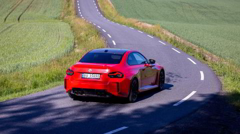 Lite er mer underholdende enn en sommerkveld på svingete landeveier bak rattet i nye BMW M2.