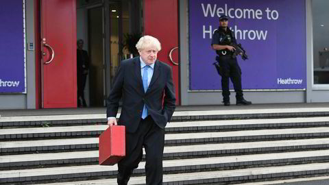 Statsminister Boris Johnson har vært klar på at de ikke vil redde Thomas Cook. Her går han ombord i et fly på vei til generalforsamling i FN i New York.