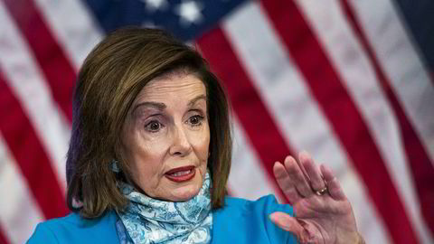 Demokratenes leder i Representantenes hus, Nancy Pelosi, la tirsdag fram et forslag til ny krisepakke. Den er på over 30.000 milliarder kroner.