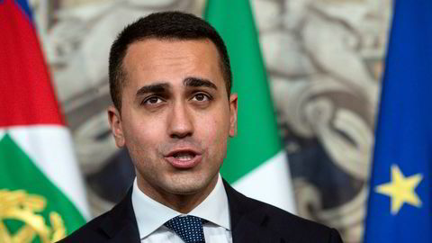 Lederen av Femstjernersbevegelsen i Italia, Luigi Di Maio, sier det vil bli presentert en ny statsministerkandidat mandag.