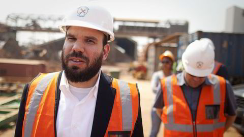 Dan Gertler utenfor gruvene til Katanga Mining i Kongo.