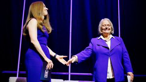 – Gro var min første sjef, sa Chelsea Clinton på scenen under She Conference 2024, om da hun hadde sommerjobb i Verdens helseorganisasjon. Gro Harlem Brundtland var generaldirektør i WHO fra 1998 til 2003.