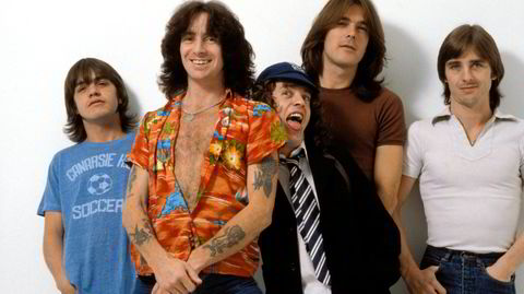 Gitargrep og balletak med AC/DCs viktigste besetning: Malcolm Young (fra venstre), Bon Scott, Angus Young, Cliff Williams og Phil Rudd.