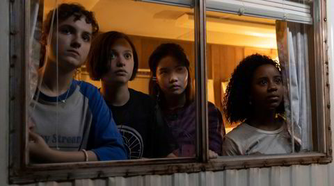 Fina Strazza (fra venstre), Sofia Rosinsky, Riley Lai Nelet og Camryn Jones spiller i «Paper Girls».