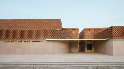 Skattkammer. YSL-museet i Marokko er en hyllest til den avdøde motedesigneren Yves Saint-Laurent. Museumsbygget huser tusenvis av haute couture-plagg, skisser, fotografier og prototyper.