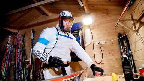 Vegard Kvisle i Asker Skiklubb er en av frontfigurene i kampanjen som jobber for et forbud mot skismurning med farlige fluorforbindelser. Kvisle er svært nøye med maskebruk, men blodprøver viser likevel en viss fluorpåvirkning.