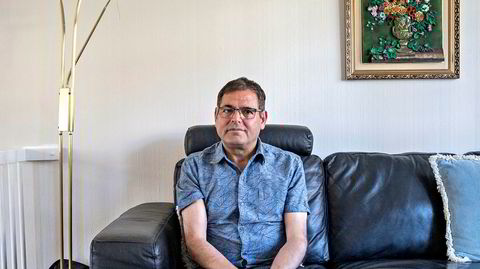 Fra sofakroken hjemme på Søndre Nordstrand forteller Reza Bastani rolig om et urolig liv. Han kom som flyktning til Norge i 1989 etter å ha vært med på et militært forsøk på å velte prestestyret i Iran. Nå har han i seks år kjempet mot norske utlendingsmyndigheter for å få kona si til Norge.