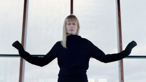 Jenny Hval byr på sanselig kunstpop man også kan fornemme i nesen.