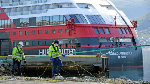 Hurtigruten har fått 90 millioner i kontantstøtte fra regjeringens kompensasjonsordning. Her er MS Spitsbergen ved kai i Tromsø.