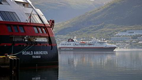 Sent i juli – etter utgangen av andre kvartal – rammet en smitteskandale på MS «Roald Amundsen» virksomheten til Hurtigruten. Her er både det skipet og «Spitsbergen» i Tromsø tidlig i august.