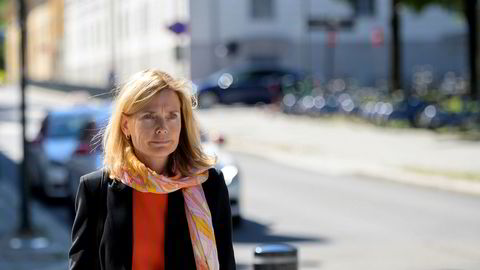 Karen Helene Ulltveit-Moe, styremedlem i Norges Banks hovedstyre, ankommer det ekstraordinære styremøte i Norges bank om Nicolai Tangen. Foto: Fartein Rudjord