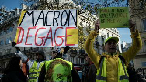 De gule vestene demonstrerer mot president Macron og elitene i Paris. Macron har varslet at den franske eliteskolen ENA kan bli erstattet med noe som fungerer bedre.