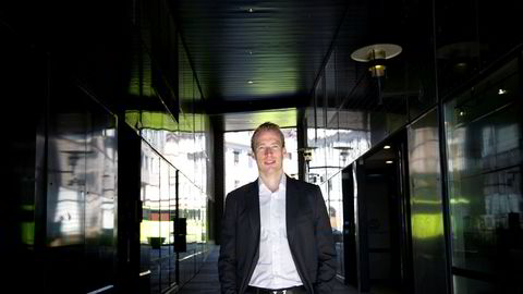 Hvis noen med innsikt i fremtidige kutt, kjøper aksjer i oljeselskaper, kan det grense til innsidehandel, mener Teodor Sveen-Nilsen, analytiker i Sparebank1 Markets