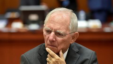 Tysklands finansminister Wolfgang Schäuble og ledende økonomer advarer mot økt risiko i verdensøkonomien.