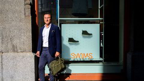 – Det er blitt en dyr sommer, sier Alexander Eskeland, daglig leder for Swims i Europa og medgründer av selskapet. Her fra selskapets butikk i Prinsens gate i Oslo.