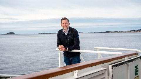 Daniel Skjeldam står på dekk på «Nordlys» i Ålesund havn. I dette intervjuet forteller han om da det blåste som verst rundt hans lederskap og om veien videre for Hurtigruten.