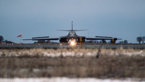 Et amerikansk B-1 Lancer bombefly lander på norsk jord og skriver sikkerhetspolitisk historie.