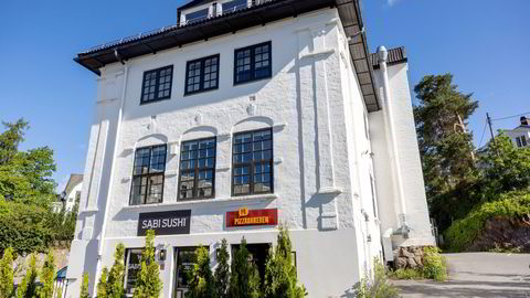 Global Nor Makro as, som står bak fondet med samme navn, flyttet nylig fra lokaler i Dronning Mauds gate 1 i Oslo sentrum, til en adresse på Stabekk, som også deles av Pizzabakeren.