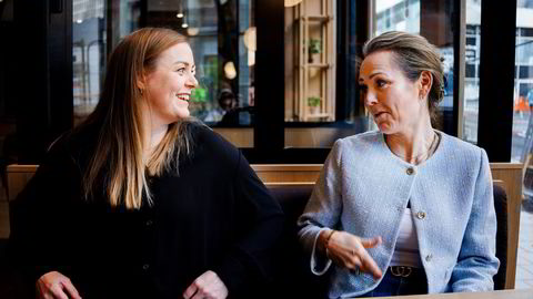 Høyres nestleder, Tina Bru (til venstre) og stortingsrepresentant Linda Hofstad Helleland lover at Høyre vil skrote regjeringens forslag til ny exitskatt dersom de vinner valget.