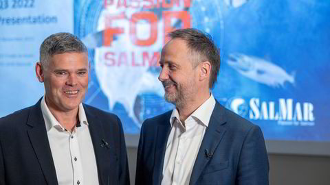 Salmar-sjef Frode Arntsen (t.v.), her med finansdirektør Ulrik Steinvik.
