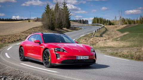 Hydro skal levere lavkarbonaluminium til det som skal bli en helt karbonfri Porsche i 2030. Bilder viser en Porsche Taycan GTS.