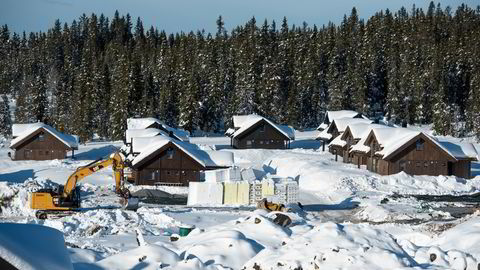 Rekordmange tillatelser blir gitt til hyttebygging. Bildet viser nye hytteprosjekter på Sjusjøen under bygging.