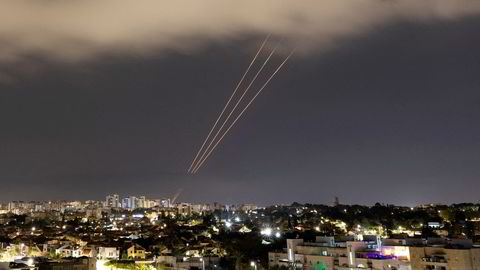 Israels luftvern skjøt ned nesten alle droner og raketter Iran sendte mot landet 14. april. Natt til fredag skjøt Israel tilbake.