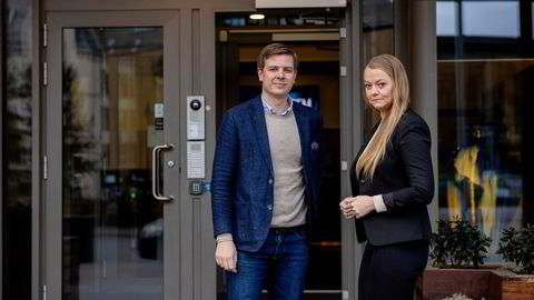 Gunn Marit Schjetne og Jonas Sønsteby er partnere i KPMG, der er det full åpenhet mellom partnere om hva de tjener.