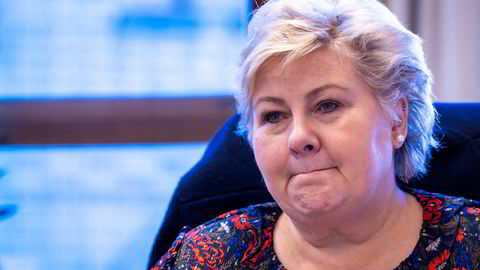 Tidligere statsminister Erna Solberg (H) erkjenner at det gikk litt for mange skattekroner til oljeindustrien under pandemien.