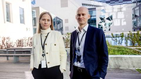 Forvalterne Hannah Marie Holm og Nikolai Bredal i KLP forklarer hva som er forskjellen på et obligasjonsfond og en likviditetsfond.