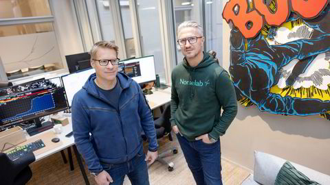 Hos gründerfabrikken Norselab i Oslo sentrum er forvalterne Tom Hestnes (fra høyre) og Ole Einar Stokstad klare for å lansere et høyrentefond med færre begrensninger enn vanlige fond. I første omgang har investorer satset en halv milliard kroner på planene.