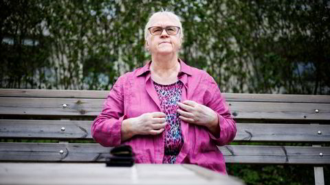 Solveig Jacobsen (66), seksjonsleder ved Oslo universitetssykehus, har sagt opp kundeforholdet hos Sbanken etter 24 år. Her fra hagen hjemme på Østerås i Bærum.