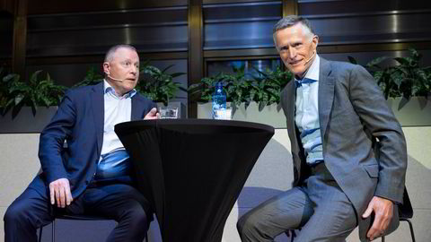 Nicolai Tangen og Ole Andreas Halvorsen gjør seg klar til sistnevntes innlegg på Oljefondets investeringskonferanse.