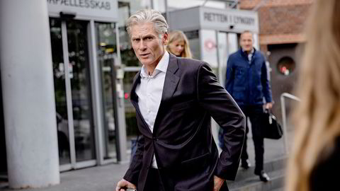 Tidligere Danske Bank-sjef Thomas Borgen foran rettslokalet i Danmark i september i år.