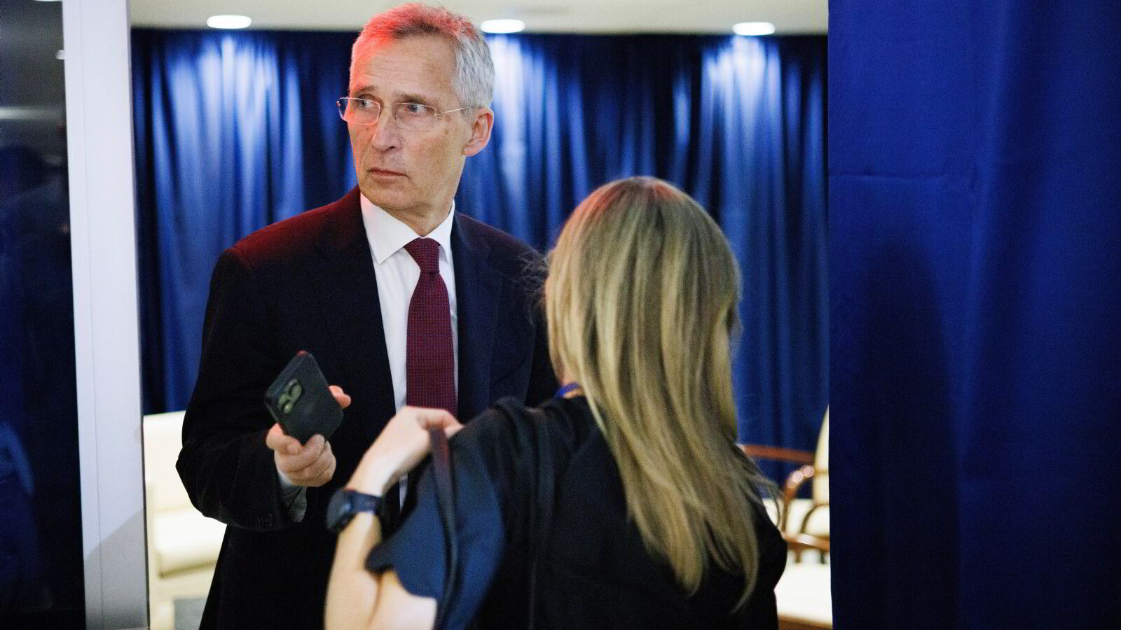 Kilder til DN: Stoltenberg reagerte kraftig på utskjelt Ap-bok – ville bryte Gyldendal-kontrakt