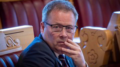 I Stortinget onsdag formiddag var forsvarsminister Bjørn Arild Gram (Sp) helt taus om mulig norsk F16-bidrag. Noen timer senere åpnet han munnen.