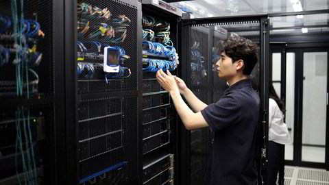 Utenlandske investorer har kjøpt Samsung-aksjer for nesten 100 milliarder kroner i år til tross for elendige resultater. Selskapet lover ny vekst fra kunstig intelligens. Her fra Samsung-hovedkontoret i Suwon.