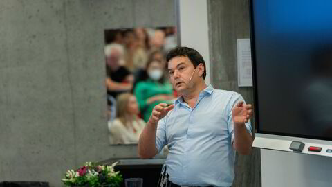 Den franske økonomen Thomas Piketty, som har advart mot økende økonomiske forskjeller, på besøk på NHH i 2023. Ifølge regjeringens lavlønnsutvalg har lønnsforskjellene i Norge stått på stedet hvil siden 2015.