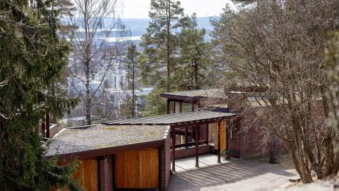 Fehn-husene «Villa C. Bødtker I og II» ligger luftig til i Holmenkollen med utsikt over Oslo og fjorden.