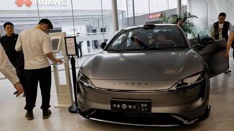 Det kinesiske teknologiselskapet Huawei har vært underlagt amerikanske restriksjoner og sanksjoner siden 2018. Nå er selskapet i ferd med å gjøre et comeback, blant annet med nye smarttelefoner og elbilsatsing. Luxeed S7 ble vist frem under Beijing International Automotive Exhibition i april.