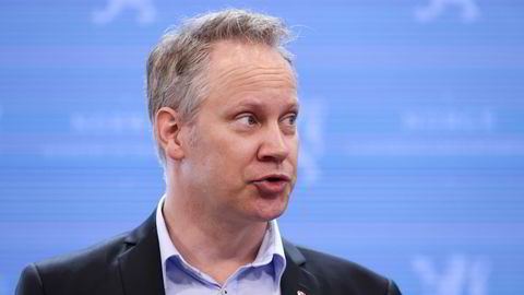 Samferdselsminister Jon-Ivar Nygård sier at ingen flyplasser skal legges ned, selv om Avinors inntekter er redusert.