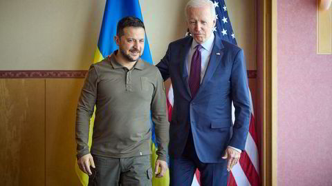 USA har gjort en helomvending i spørsmål om kampflydonasjoner til Ukraina, noe som åpner for at også Norge potensielt kan sende våre F-16 til landet. Slik så det ut da president Joe Biden møtte president Volodymyr Zelenskyj under G7-toppmøtet i helgen.