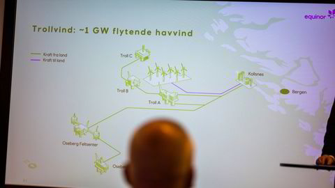 Anders Opedal i Equinor la fredag frem storstilte planer om en gigantisk park med flytende havvindturbiner i havet utenfor Bergen.
