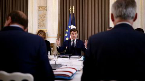 President Emmanuel Macron leder et møte om krigen i Ukraina i Franrikes sikkerhetsråd i slutten av februar.