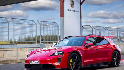 Denne Porsche Taycan Sport Turismo GTS, vil få en prisøkning på nesten 300.000 kroner, hvis regjeringens forslag om å skrote momsfritaket vedtas.