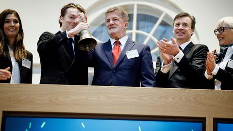 Tidligere SBB-sjef Ilija Batljan ringte i børsbjellen mandag morgen. Fra venstre Ylvia Göransson, Theodor Melder, Ilija Batljan, Øivind Amundsen og Gro Anne Grimsmo Askheim.