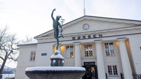 Nyttårsraketter er nesten alltid en pengemaskin på Oslo Børs. Men nå er det rusk i maskineriet.