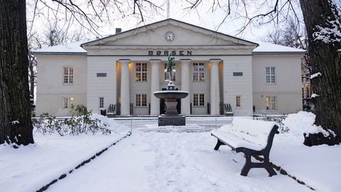 Investorene sendte Oslo Børs ned på ukens første handelsdag.